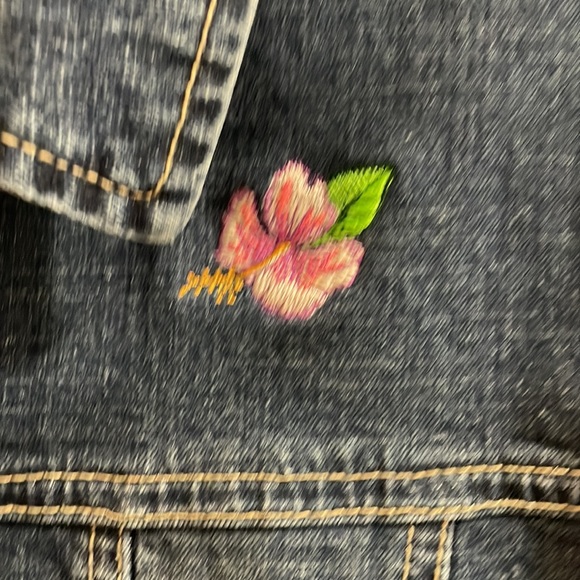 A.M.I. Jean Jacket - Picture 4 of 6